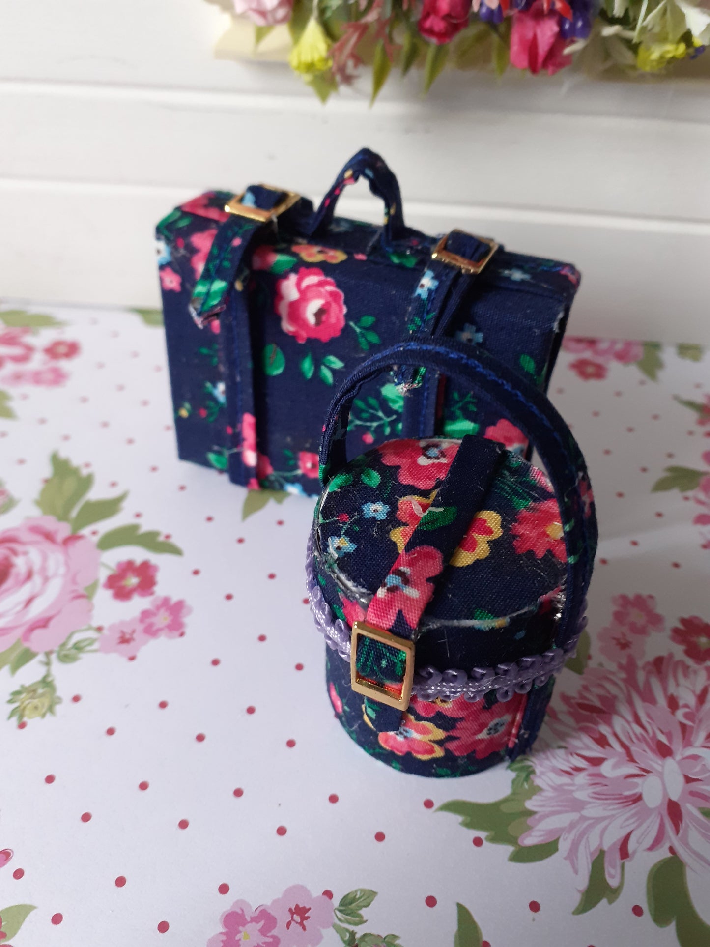 Blue flowered luggage set